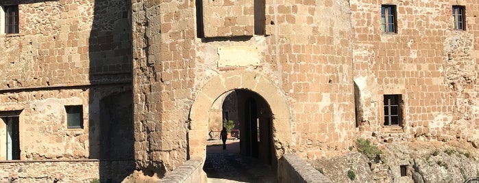 Fortezza di Sorano is one of Lugares favoritos de Fabio.