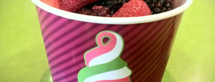 Menchie's is one of สถานที่ที่บันทึกไว้ของ Aubrey Ramon.