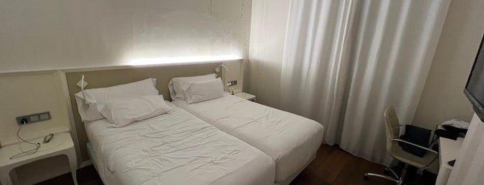 Hotel NH Collection Madrid Abascal is one of Remco'nun Beğendiği Mekanlar.