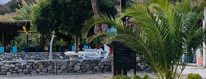 Taverna Romantika is one of สถานที่ที่ Lucie ถูกใจ.