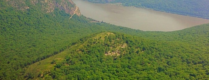 Storm King State Park is one of Cliffs Adventure List.