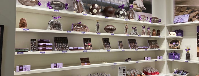 Li-Lac Chocolates is one of Orte, die JYOTI gefallen.