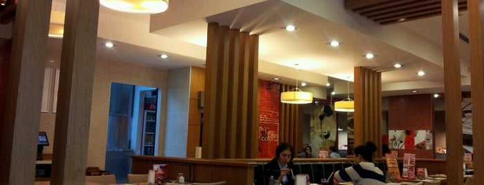 Pizza Hut is one of Saadet 님이 좋아한 장소.