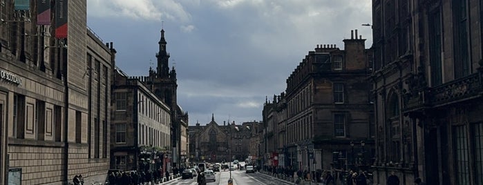 Edinburgh is one of Tempat yang Disukai Glenda.