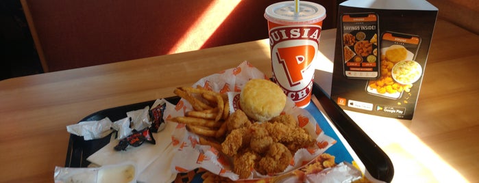Popeyes Louisiana Kitchen is one of Lugares favoritos de George.