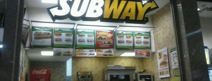 Subway is one of Locais curtidos por Weber.