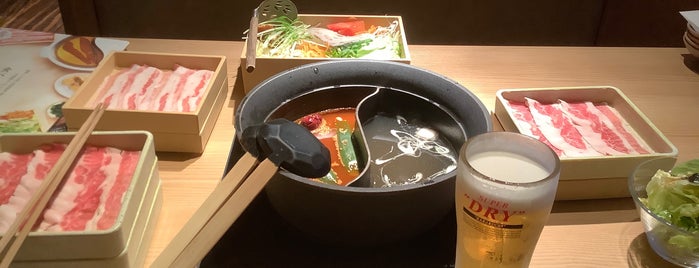 しゃぶしゃぶ温野菜 is one of 赤坂ランチ.
