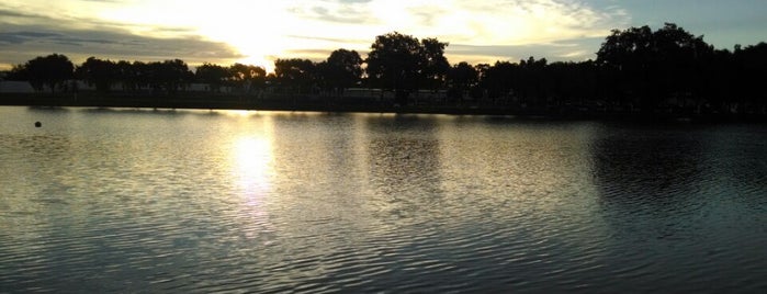 Clube Campo Lago Azul is one of Posti che sono piaciuti a Fernanda.