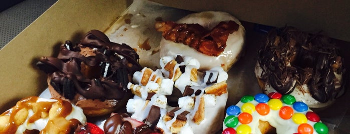 The Secret Donut Society is one of Lugares favoritos de Melissa.