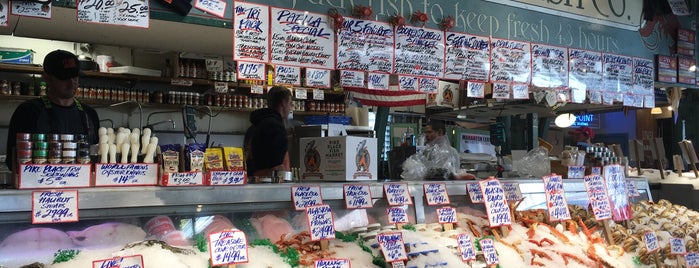 Pike Place Fish Market is one of Peteさんのお気に入りスポット.