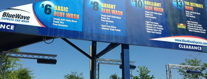 BlueWave Express Car Wash is one of สถานที่ที่ Steven ถูกใจ.