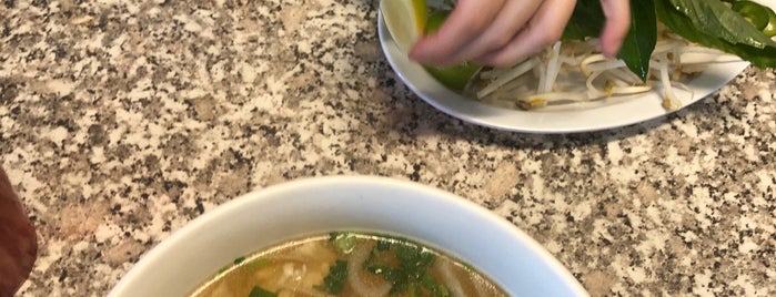 Pho Noodles is one of Jonahさんのお気に入りスポット.