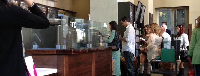 Starbucks is one of Lugares favoritos de Melin.