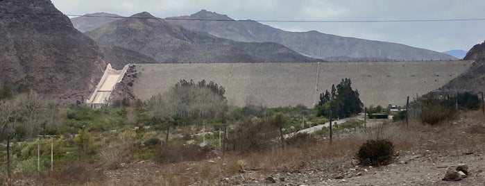 Embalse Puclaro is one of Valle del Elqui.