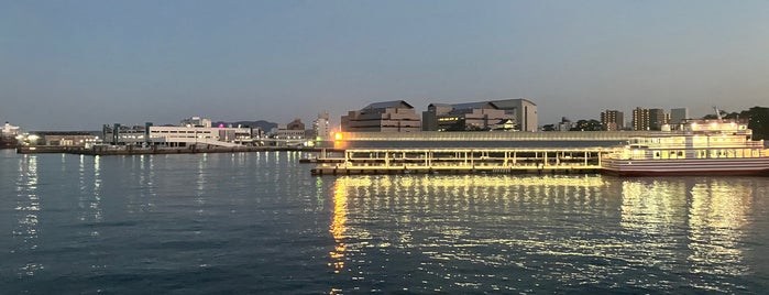 四国汽船 直島航路 高松港乗り場 is one of フェリーターミナル Ferry Terminals in Western Japan.