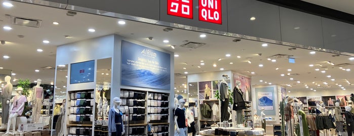 UNIQLO ユニクロ is one of Toronto nearby.