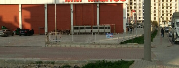 Migros is one of ömer'in Beğendiği Mekanlar.