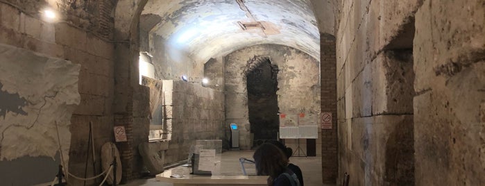 Substrations of Diocletian's Palace is one of Alika'nın Beğendiği Mekanlar.