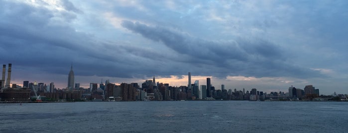 Williamsburg Waterfront is one of สถานที่ที่ Fernando ถูกใจ.