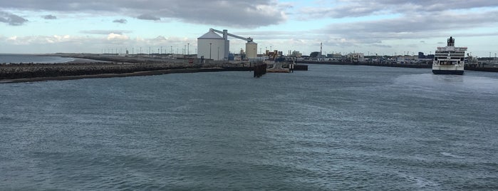 Terminal Ferry de Calais is one of Locais curtidos por Helen.