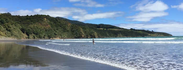 Ngarunui Beach is one of Raglan, Waikato.