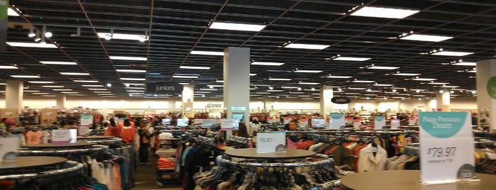 Nordstrom Rack is one of Jasonさんのお気に入りスポット.