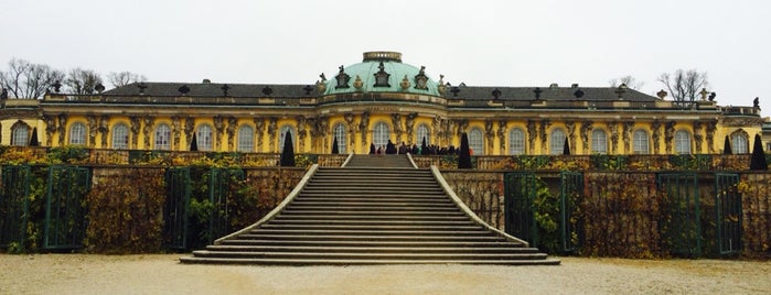 Schloss Sanssouci is one of Posti che sono piaciuti a Petra.