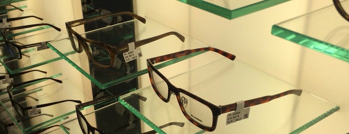 Pro Optik is one of Lugares favoritos de Petra.