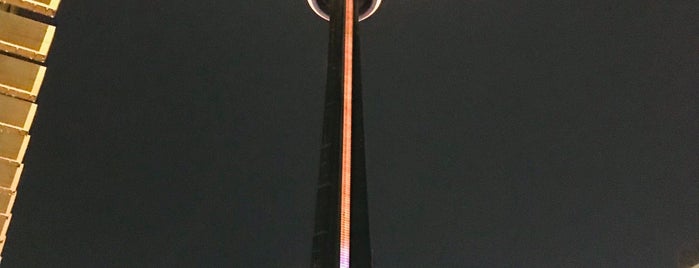 CN Tower is one of Orte, die Petra gefallen.