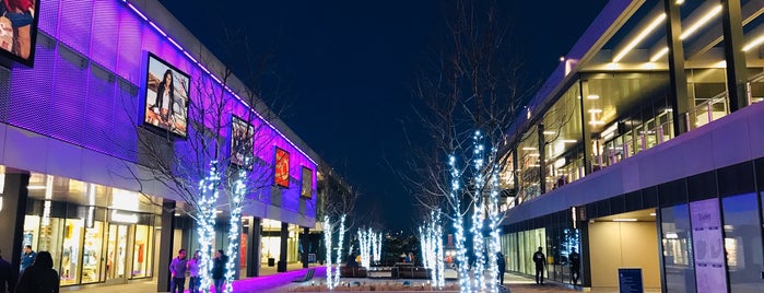 Empire Outlets is one of Lieux qui ont plu à Petra.