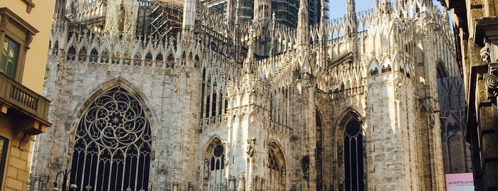 Duomo di Milano is one of Tempat yang Disukai Petra.