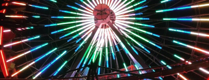 Santa Monica Pier is one of Erika'nın Beğendiği Mekanlar.