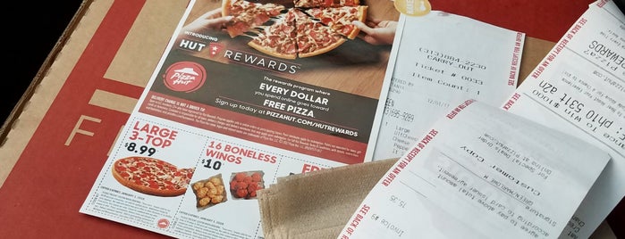 Pizza Hut is one of Heatherさんのお気に入りスポット.