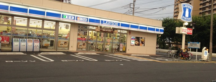 Lawson is one of สถานที่ที่ Tomato ถูกใจ.