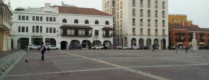 Plaza De La Aduana is one of Tempat yang Disukai Carl.
