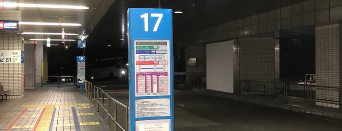 17番のりば is one of 横浜駅のバス停・バスターミナル.