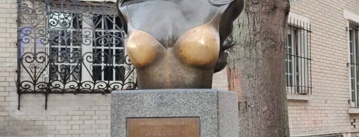 Busto de Dalida is one of Paris visited 3.