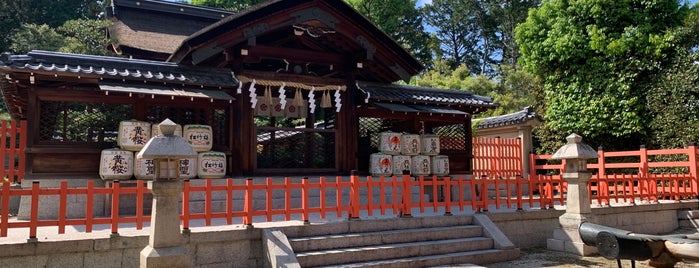 Kenkun Shrine is one of 京都十六社.
