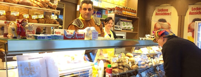 Die Veedels-Bäckerei is one of Locais curtidos por Sven.