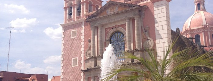 Iglesia Santa Maria De La Asuncion is one of Locais curtidos por Sergio M. 🇲🇽🇧🇷🇱🇷.