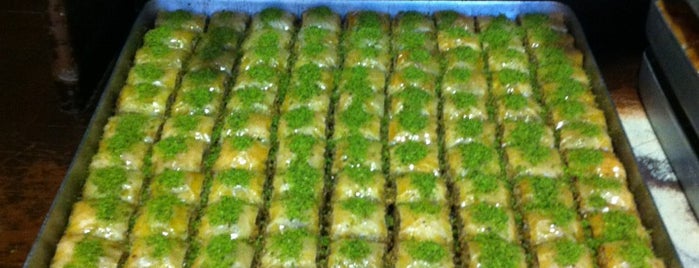 Kayaoğulları Baklavacısı is one of Gizem : понравившиеся места.