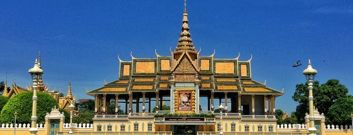 The Royal Palace ព្រះបរមរាជាវាំងនៃរាជាណាចក្រកម្ពុជា is one of Made in Cambodia ♥.