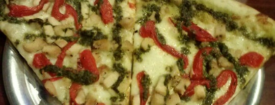 Top Tomato Bar & Pizza is one of Posti che sono piaciuti a Jamez.