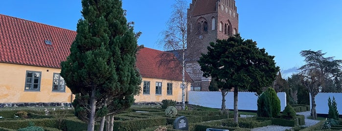 Tårnby Kirke is one of Arbejder.