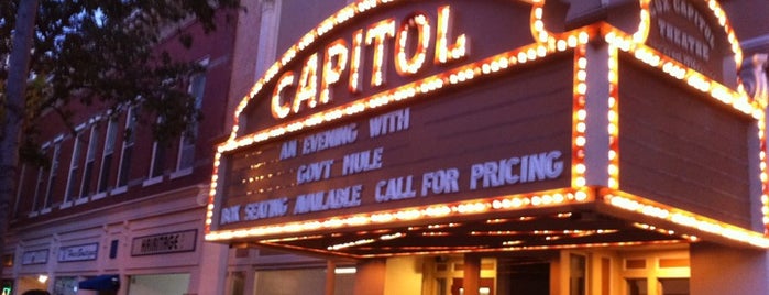 Cox Capitol Theatre is one of สถานที่ที่ Lizzie ถูกใจ.