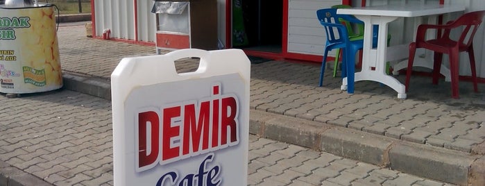 Demir Cafe & Restaurant is one of RamazanCan'ın Beğendiği Mekanlar.