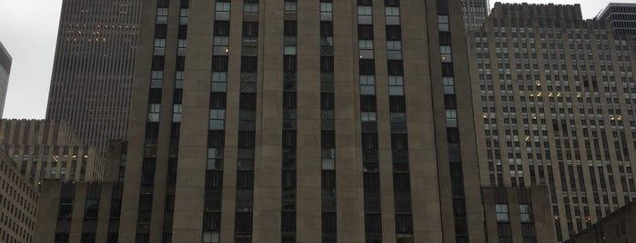 Rockefeller Center is one of Locais curtidos por Sofia.
