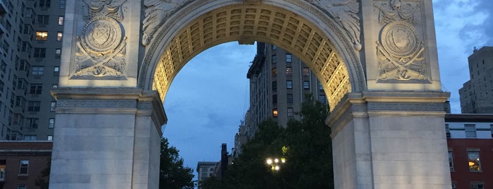 Washington Square Arch is one of Tempat yang Disukai Sofia.