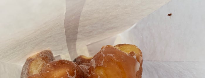 Randy's Donuts is one of Posti che sono piaciuti a Zachary.