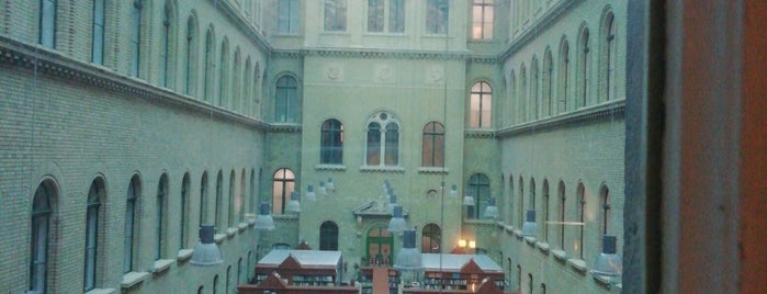 ELTE BTK Germanisztika Intézet Könyvtára is one of a bölcsészek könyvtáraznak.